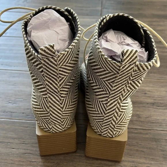 Stylish Herringbone Lace-Up Ankle Boots - Picture 5 of 7